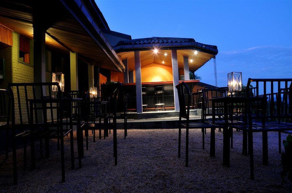 Hotel Lavendish Giritale 4*